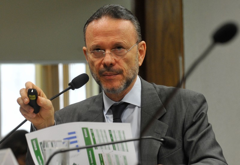 Ex-presidente do Bndes, Luciano Coutinho, disse desconhecer investigações feitas pela PF
