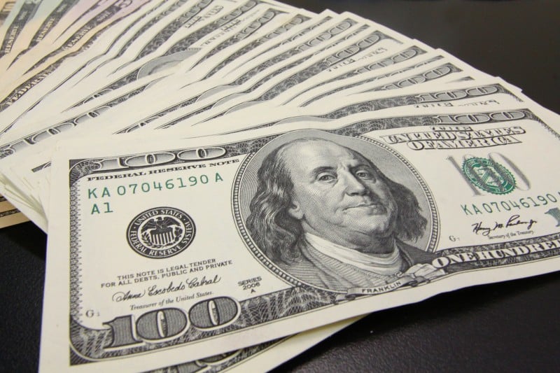 Moeda fechou em queda de 0,92%