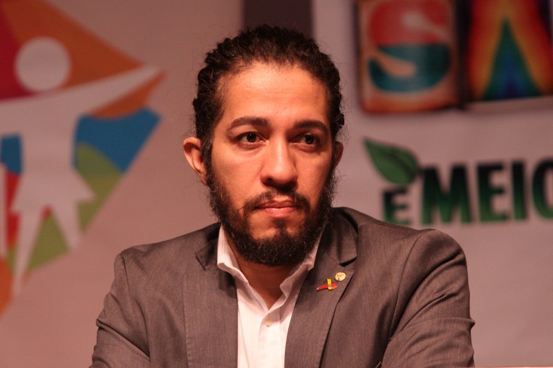 O PSOL também estuda entrar com um recurso na CCJ contra o parecer de Izar