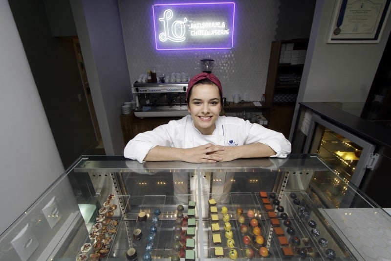 Depois de passar temporada na Fran&ccedil;a, Lu&iacute;sa abriu sua patisserie Foto: Marcelo G. Ribeiro/JC