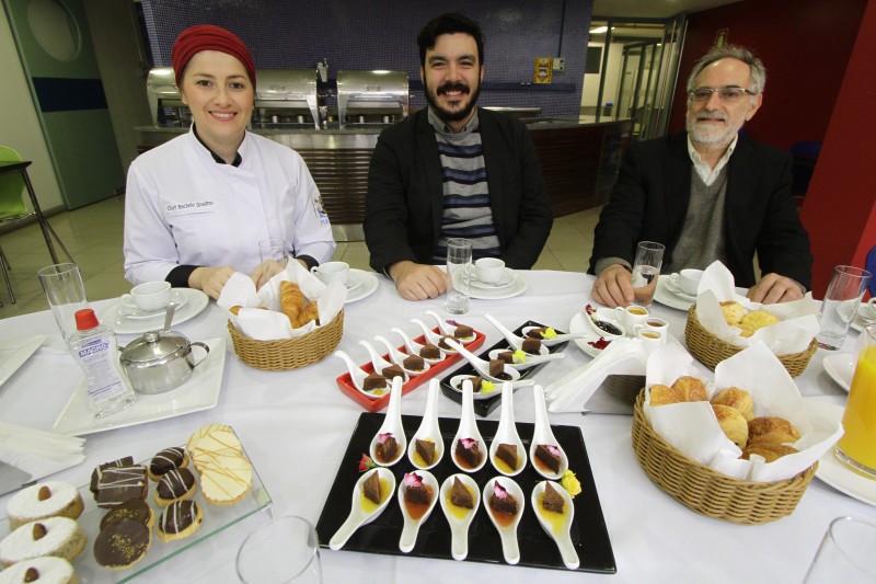 Rochele, Bernardo e Tiziano são os professores que coordenam as novidades Foto: Marcelo G. Ribeiro/JC