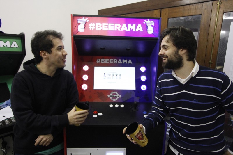 Moura e Zancan tiveram inspiração para a máquina através de um vídeo do YouTube Foto: Marco Quintana/JC