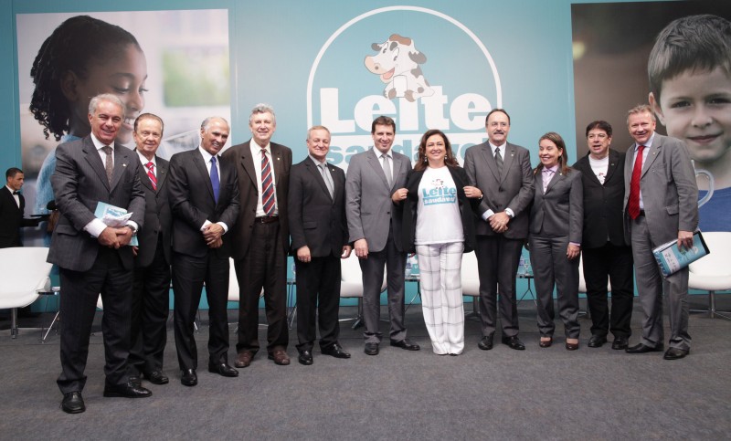 Kátia Abreu, Ernani Polo e representantes do setor formalizaram projeto que atenderá a cinco estados