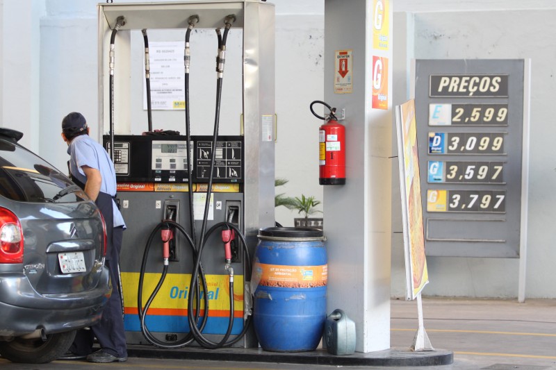 Reajuste do etanol também deve pressionar os preços nas bombas