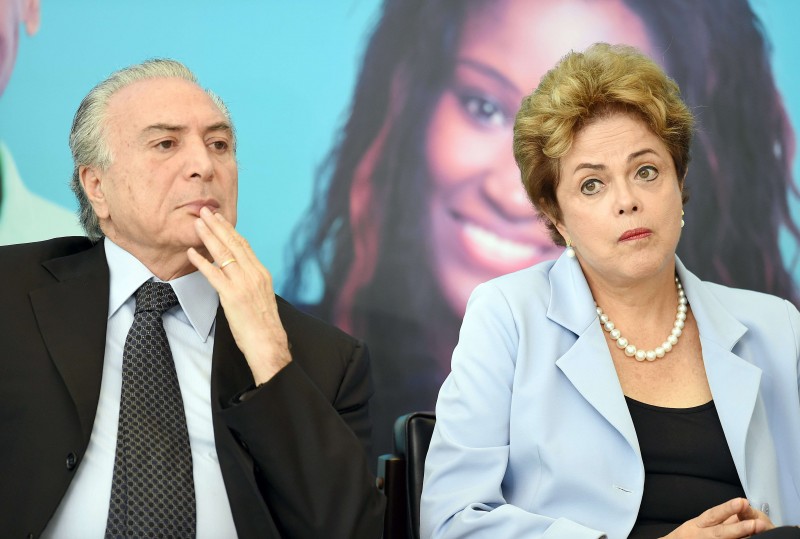 Atendendo a pressões, presidente Dilma Rousseff comunicou a sua decisão ontem ao vice Michel Temer