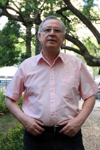  FEIRA DO LIVRO 2012 ESCRITOR DILAN CAMARGO 2 FOTO MARCOS NAGELSTEIN  