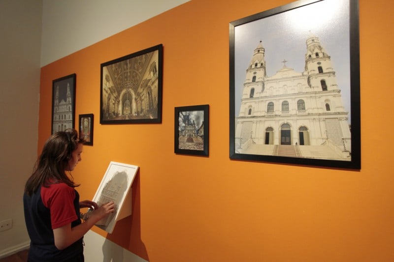 Exposição utiliza o tato para inserir deficiente visual no mundo das artes