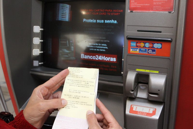 Cinco instiuições financeiras pesquisadas elevaram a taxa do cheque especial e uma a do empréstimo pessoal