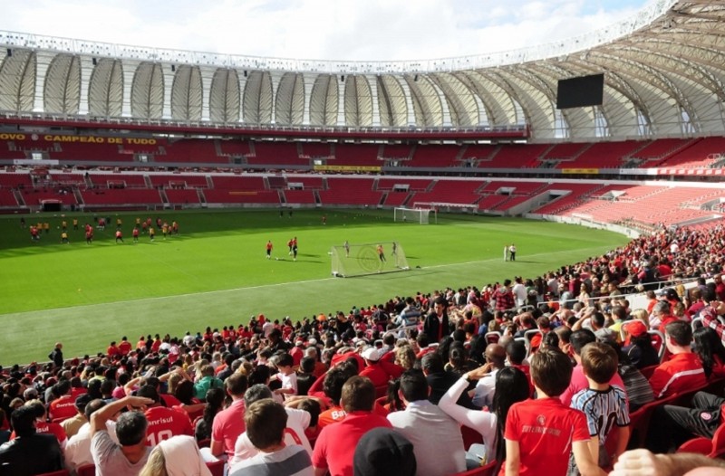 Cerca de quatro mil colorados acompanharam o treino no Beira-Rio