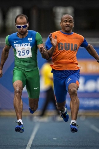 Lucas Prado (e), medalhista nas Paralimpíadas, é uma das apostas em Doha