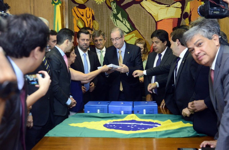 Documento chancelado por líderes da oposição foi entregue ao presidente da Câmara, Eduardo Cunha