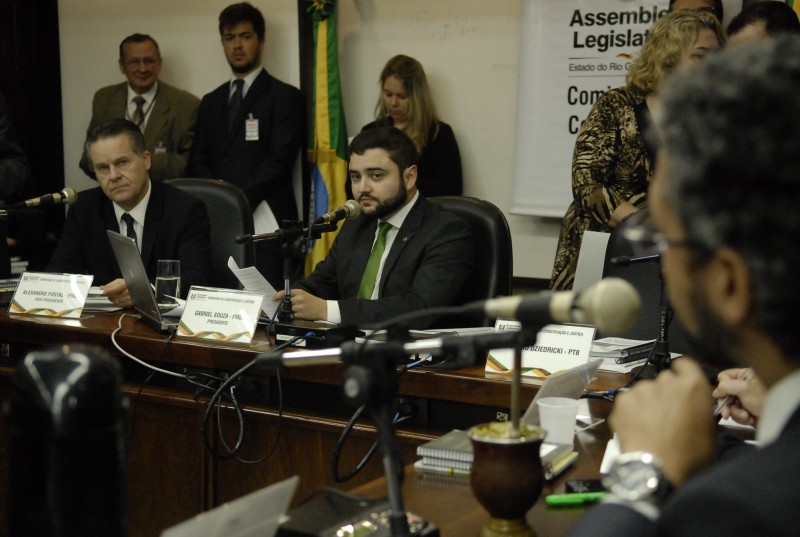 Presidida por Gabriel Souza (c), comissão não avançou na cassação