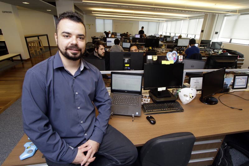 Tiago sugeriu &agrave; empresa um mapa funcional para otimizar os servi&ccedil;os. O projeto foi aceito e ele foi promovido Foto: Marcelo G. Ribeiro/JC
