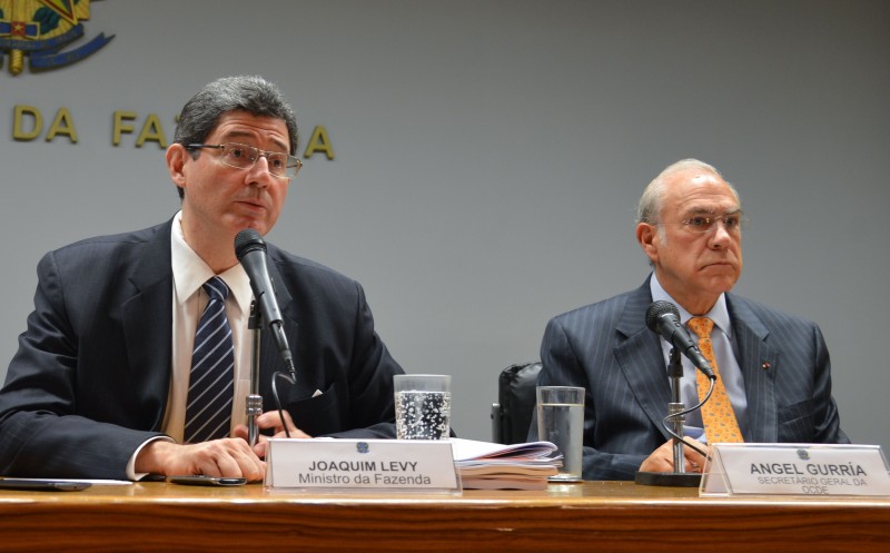 Gurría (d) apresentou relatório da entidade ao ministro Joaquim Levy