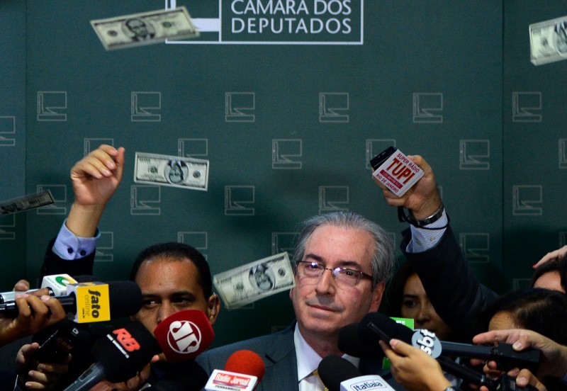  Eduardo Cunha é alvo de protesto em entrevista coletiva foto Wilson Dias Agência Brasil  