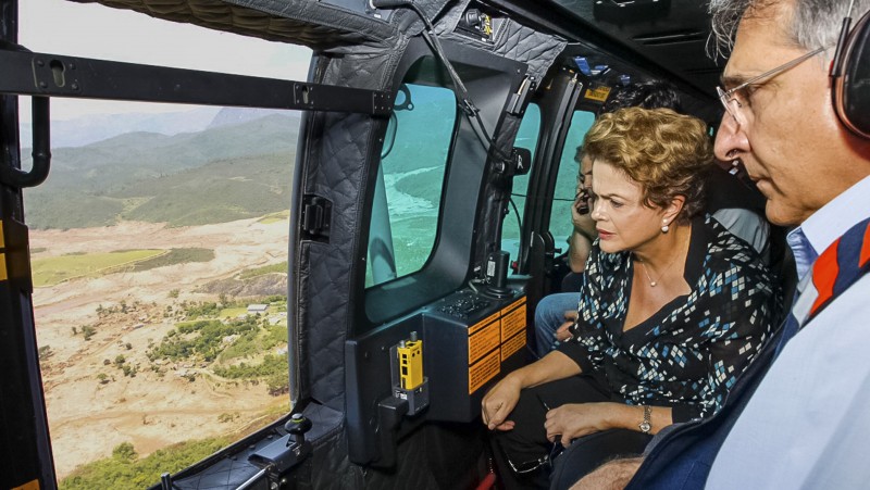 Presidente Dilma sobrevoou regiões afetadas pela lama em Mariana
