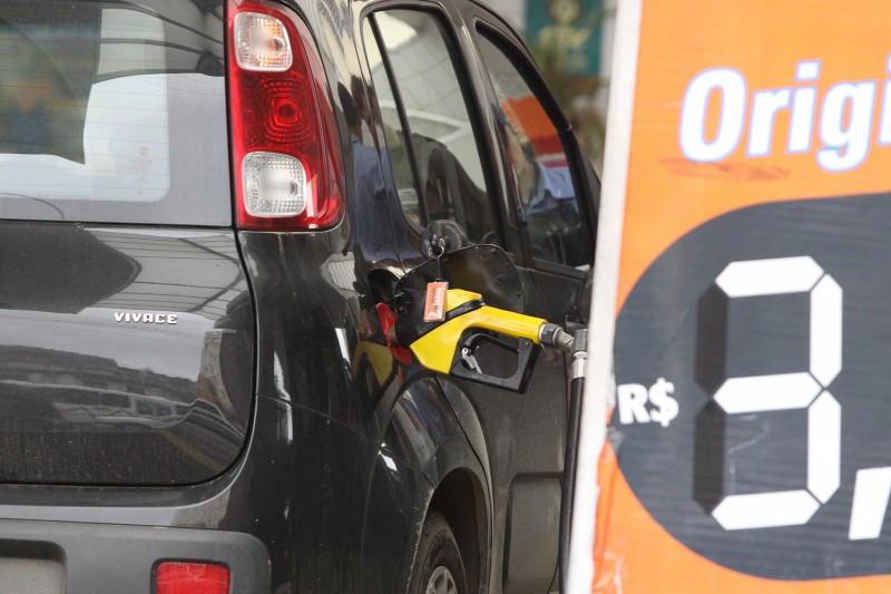 Consumidor passou a pagar 4,70% a mais pelo litro da gasolina