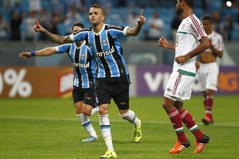 De pênalti, Luan marcou o gol da vitória sobre os cariocas