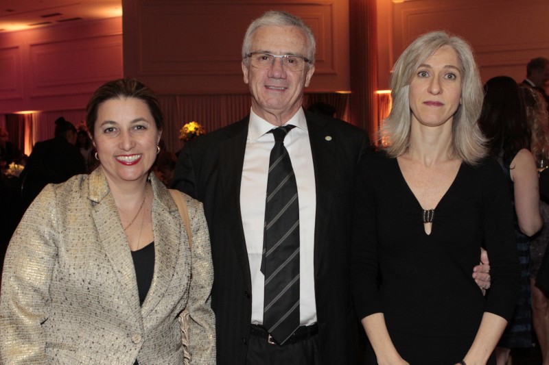 Os cônsules Karla Beszkidnyak, Carlos Baltar e Alejandra Expósito  