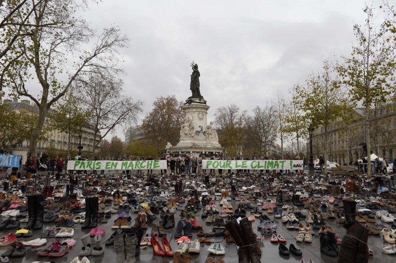 Ativistas cobriram quase um terço da Praça da República com quatro toneladas de pares de sapatos