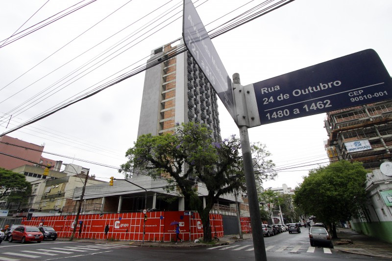 Incorporadora deixou obras inacabadas como flat em Porto Alegre, tomado por compradores