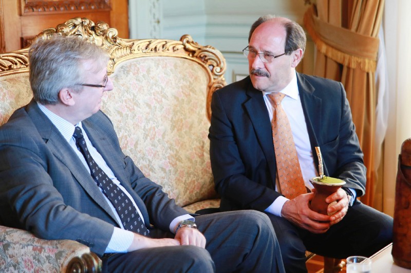 Sartori recebeu o ministro Celso Pansera ontem no Palácio Piratini
