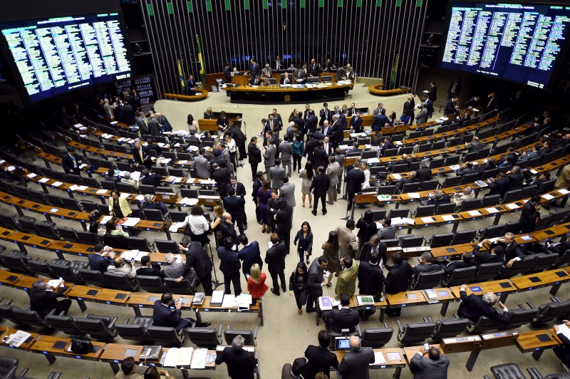 Apesar da obstrução da oposição, parlamentares governistas conseguiram os votos para passar a matéria 