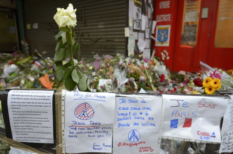 Atentados em Paris deixaram 130 mortos e mais de 400 feridos