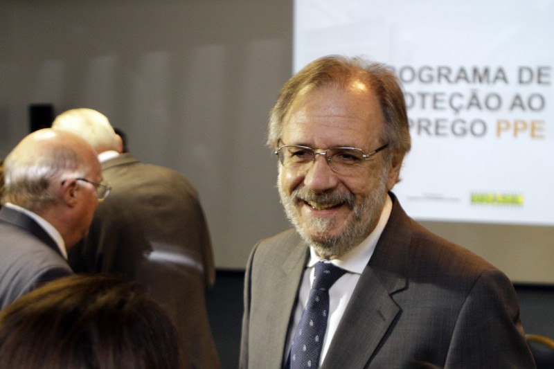 Miguel Rossetto, ministro do Trabalho e Previdência Social em defesa do emprego