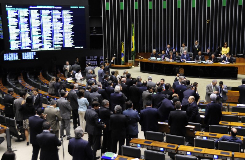 Parlamentares estão divididos e esperam uma disputa acirrada dos partidos para indicar representantes
