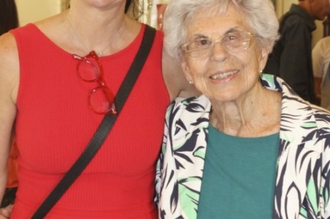 Maria Teresa Campos, diretora do projeto, com Eva Sopher