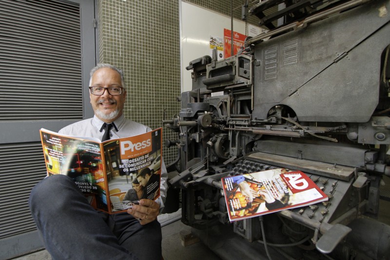 Ribeiro diz que continua criando e lan&ccedil;ou recentemente uma nova publica&ccedil;&atilde;o: a Press Agrobusiness  Foto: marcelo g. ribeiro/jc