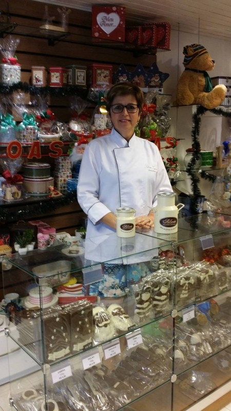 Silvia, 55 anos, toca negócio de chocolates artesanais Foto: Silvia Chocolates Artesanais/Divulgação/JC