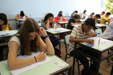 Educa��o e sa�de alavancaram contrata��es nos munic�pios 