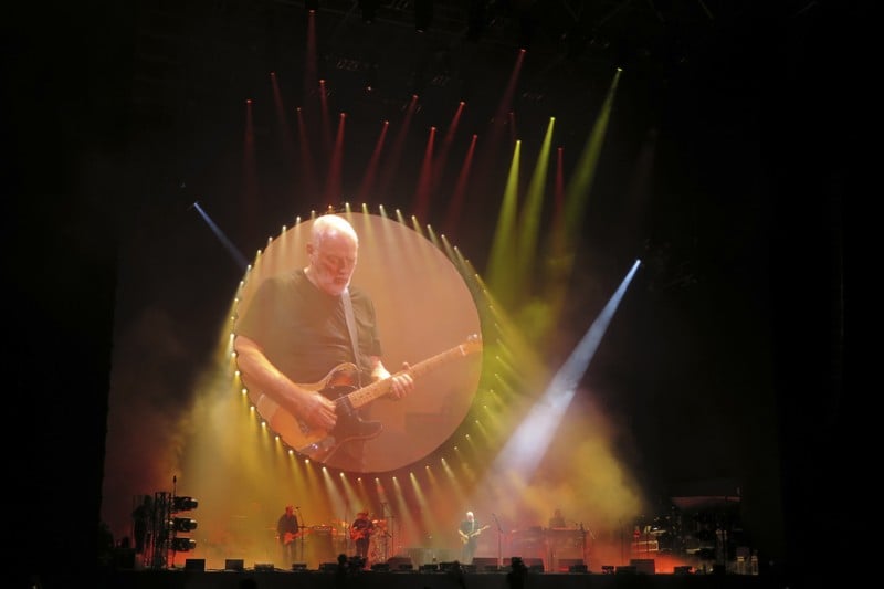 Ex-integrante do Pink Floyd foi ovacionado ao cantar clássicos da banda