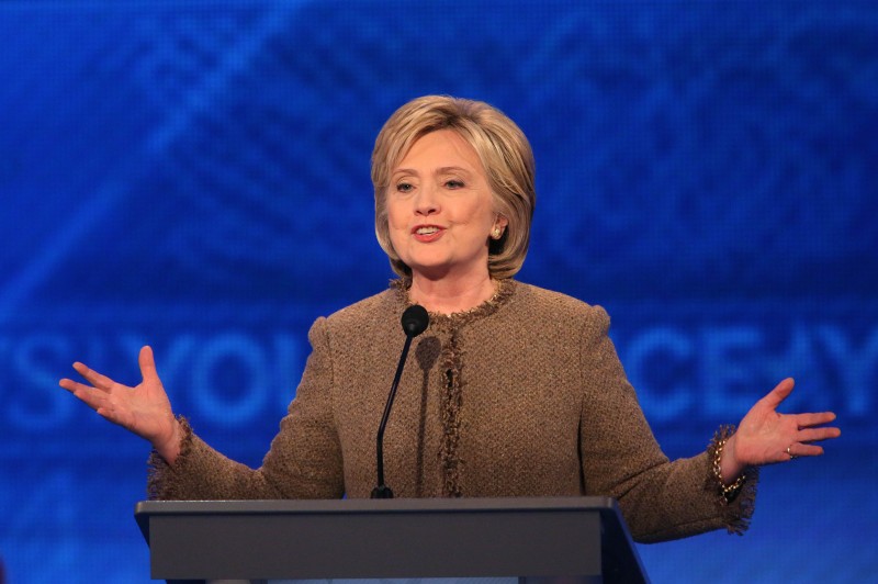 Clinton durante o debate dos democratas em Manchester, New Hampshire