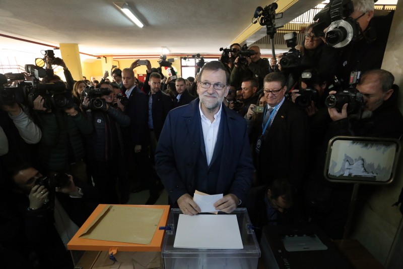 Legenda do primeiro-ministro Mariano Rajoy conquistou 121 cadeiras