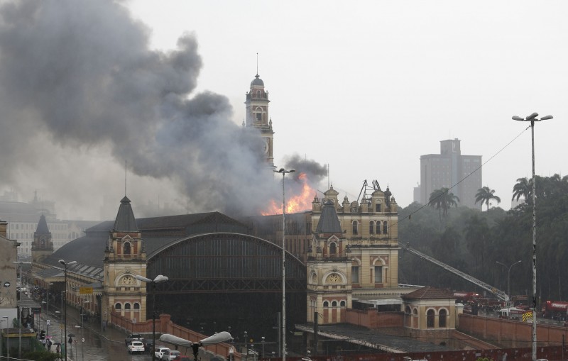 Incêndio atinge prédio do Museu da Língua Portuguesa