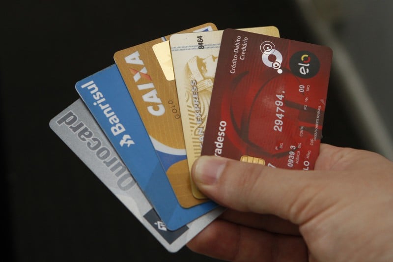 Considerando o juro total do cartão de crédito, houve alta de 89,7% para 96,4%