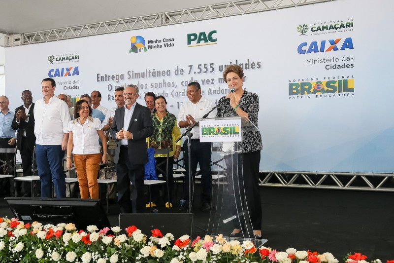 Dilma Rousseff entrega unidades habitacionais em Camaçari (BA)