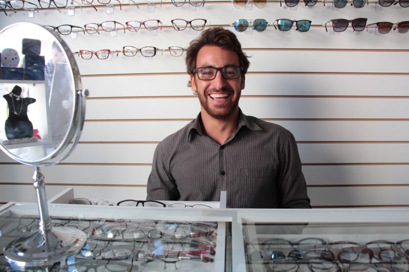Renato Camargo aliou gosto pelo surfe com a experi&ecirc;ncia no mercado de &oacute;culos e rel&oacute;gios Foto: ROBERTA FOFONKA/ESPECIAL/JC