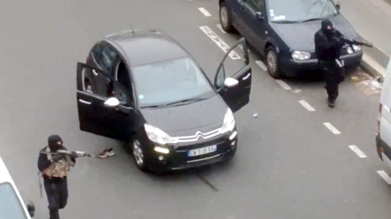 Terroristas atacam jornalistas do Charlie Hebdo