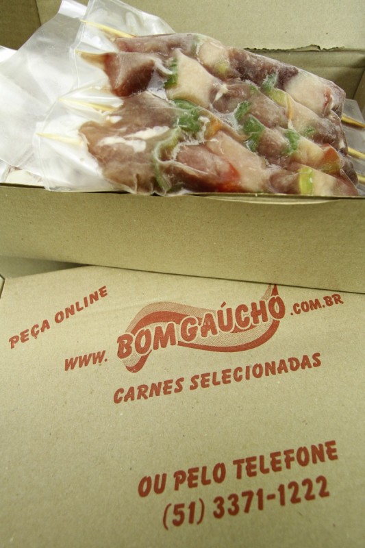  App &eacute; criado para que ga&uacute;chos comprem carne para churrasco e rotinas do dia a dia direto pelo celular.     Fotos do Felipe Baingo   Foto: MARCELO G. RIBEIRO/JC