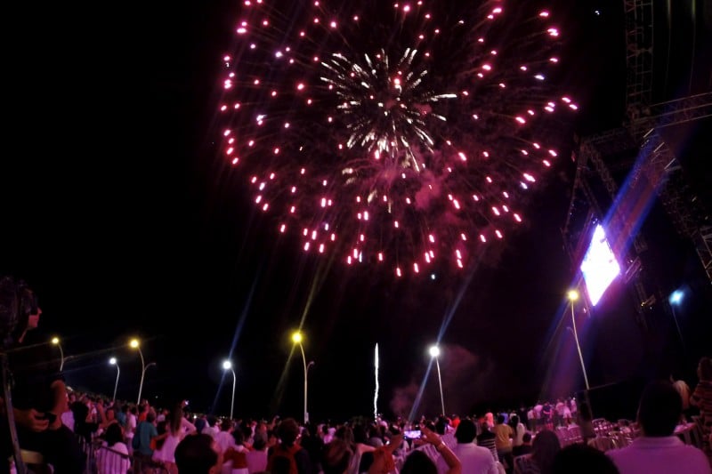 Queima de fogos de artif&iacute;cio durou quase 15 minutos  Foto: Ivo Gon&ccedil;alves/PMPA/JC