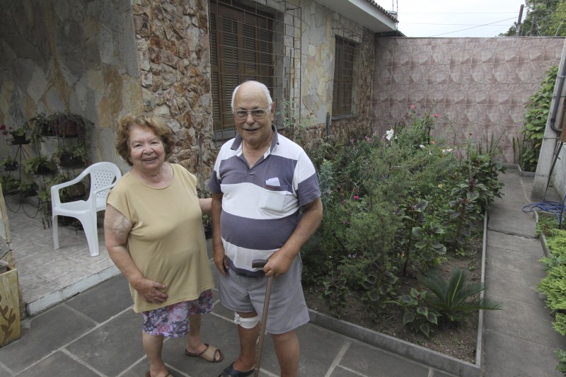 Célia e Fernando Duarte receberam a equipe da vigilância sanitária