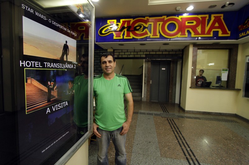 Entrevista com Luiz Carlos, administrador do Cine Victoria na Avenida Borges de Medeiros, que reabriu na última sexta-feira.  