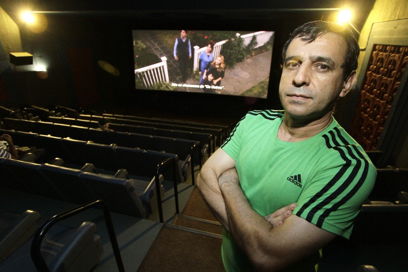  Entrevista com Luiz Carlos, administrador do Cine Victoria na Avenida Borges de Medeiros, que reabriu na última sexta-feira.  