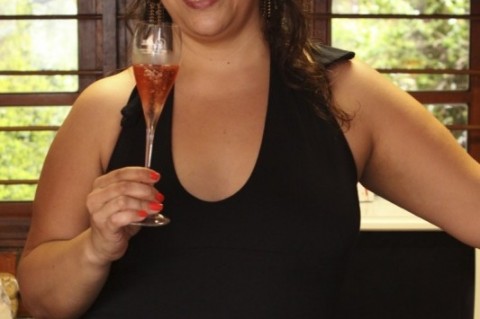 Maria Amélia Duarte Flores apresentando as sugestões de verão 