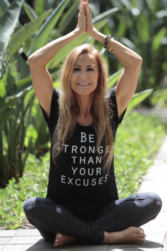 Carla Lubisco tem o papel de lembrar os empres&aacute;rios sobre import&acirc;ncia de desligar  Foto: JONATHAN HECKLER/JC