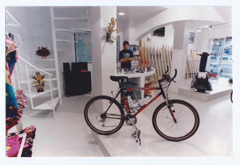 A primeira empresa de Dado foi uma loja de artigos de surfe, Water Town Foto: EDUARDO BIER/ARQUIVO PESSOAL/DIVULGA&Ccedil;&Atilde;O/JC